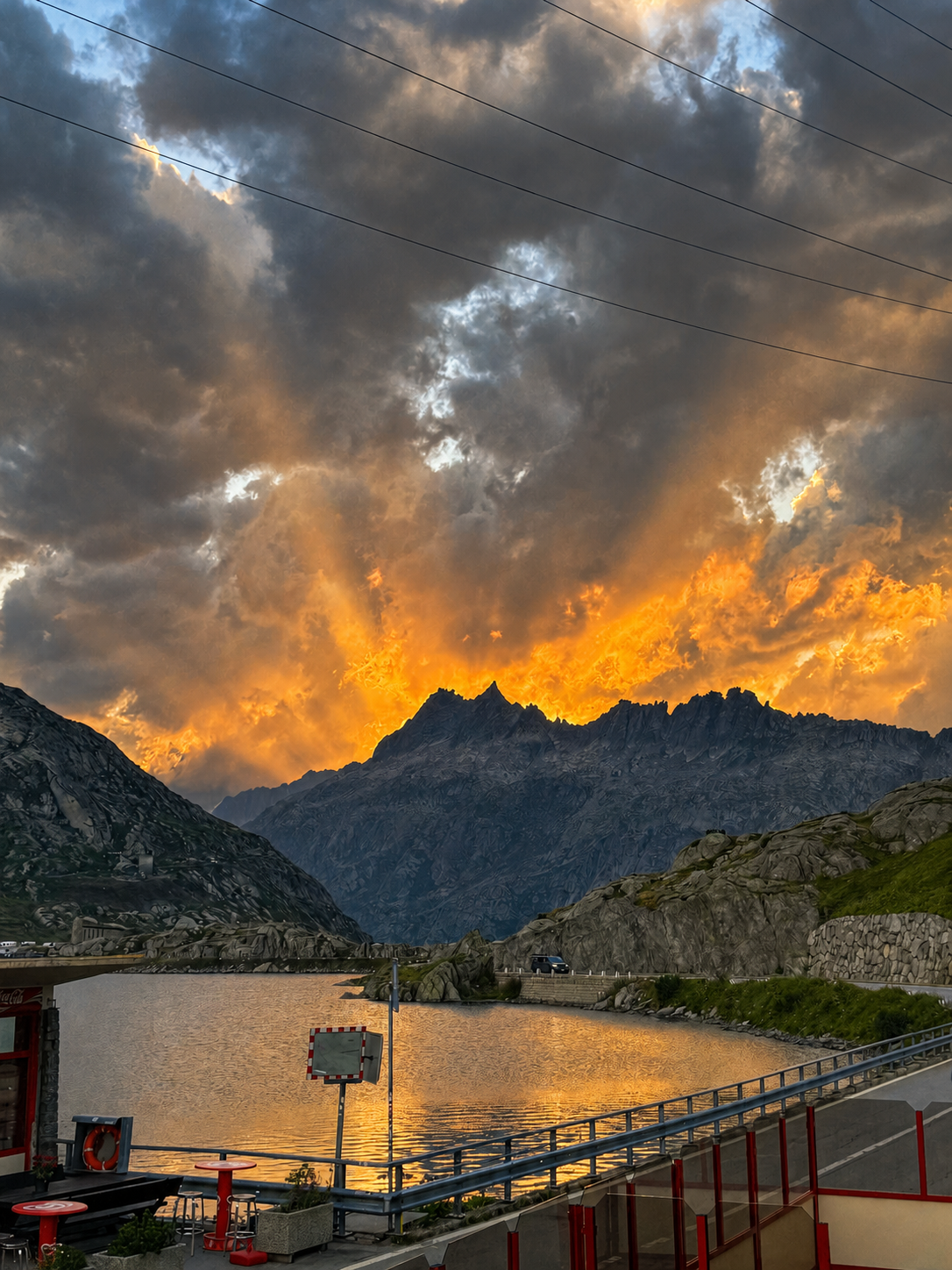 Leuchtender Sonnenuntergang über dem Totensee