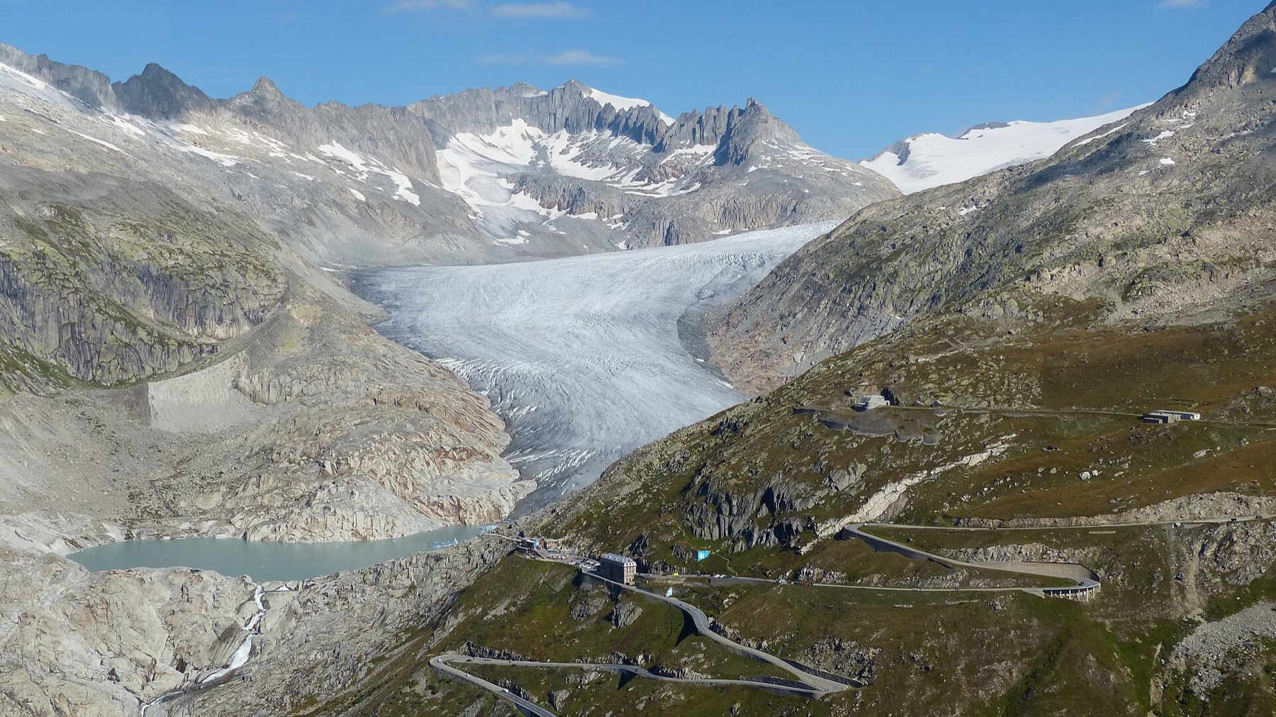 Furkapassstrasse mit Rhonegletscher und Hotel Belvédère